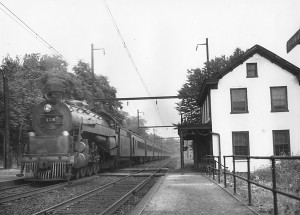 1950 - Reading Railroad's Shamokin Express passing Shawmont